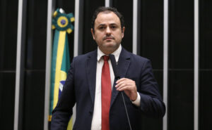 Câmara decide suspender Glauber Braga por seis meses e evita cassação do mandato