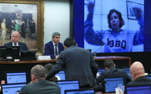 CCJ da Câmara aprova cassação de Carla Zambelli; decisão segue para o plenário